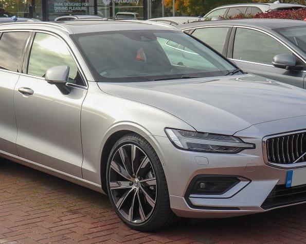 Протесты автовладельцев в Великобритании вынудили Volvo снова продавать универсалы вместо внедорожников / Авто и транспорт / iXBT Live