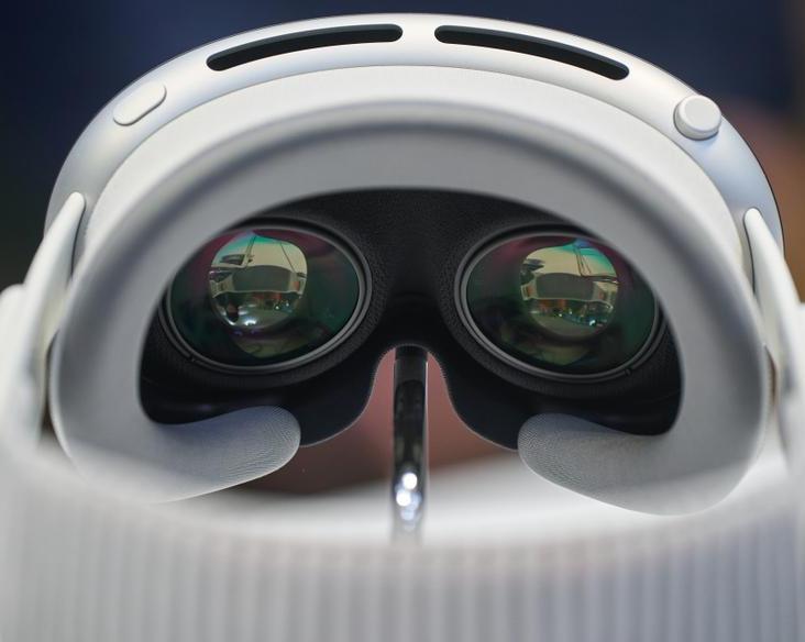 Apple не прекратила разработку Vision Pro 2, а лишь сократила её / Гаджеты / iXBT Live